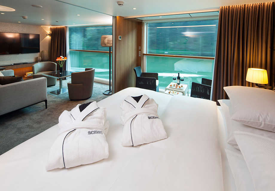 Scenic Pearl Royal Balcony Suite Lounge use